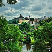 Blick über die Eger zur Burg Loket
