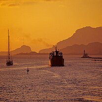 Blick aus der Bucht von Olbia im Morgenlicht Blick aus der Bucht von Olbia im Morgenlicht