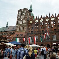 Markt vor dem Rathaus am Alten Markt