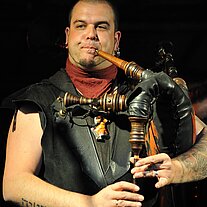 Dudelsackspieler mit Tatoo