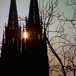 Dom mit Sonne - Silhouette