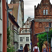 3 Damen gehen in die Altstadt