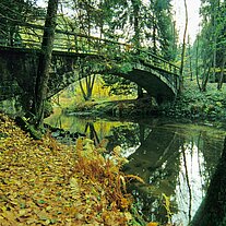 alte Beton Brücke über die Kamnitz