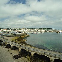 Blick von der Burg nach St Peter Port