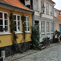 Strasse mit Kopfsteinpflaster