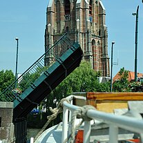 Brücke mit Kirche