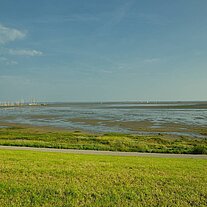 Wattenmeer mit Yachthafen