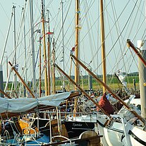 Segelboot am Kai