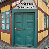 Ecktür an der Strasse Ecktür an der Strasse