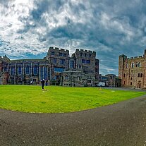 Bamburgh Castle Innenhof