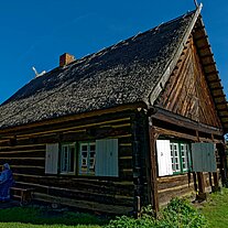 Spreewälder Bauerhof und Frau in Tracht Spreewälder Bauerhof und Frau in Tracht