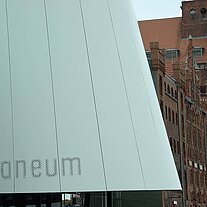 Das Ozeaneum zwischen alten Mauern
