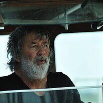 Kapitän Ron in seinem Steuerhaus